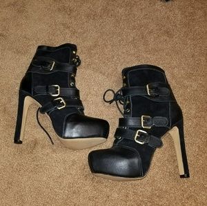 La Victoire Black Heeled Boots size 9 Like New